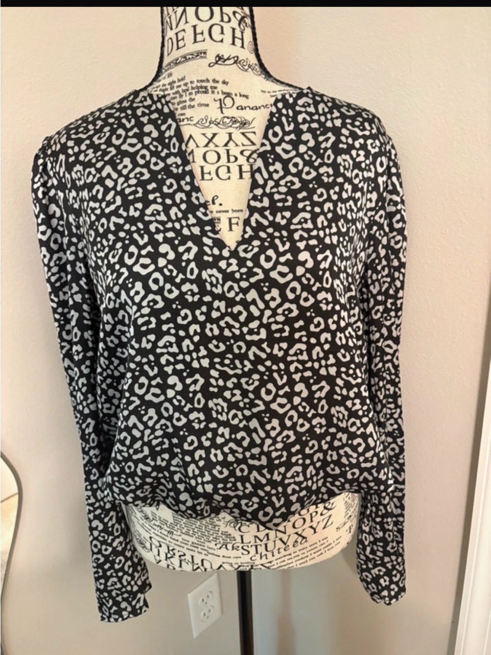 Sincerely Jules Black and White Leopard Print V-Neck Long Sleeve Top